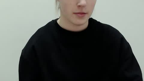 Vivian online show from 11/25/25, 01:44