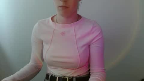 Vivian online show from 02/25/26, 01:10