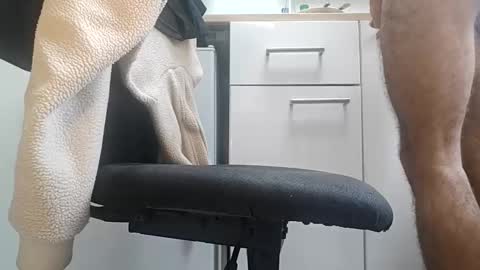 Snapshot of loveboobs56po chatting on 02/09/25, 09:37 Liam online show from 02/09/25, 09:37