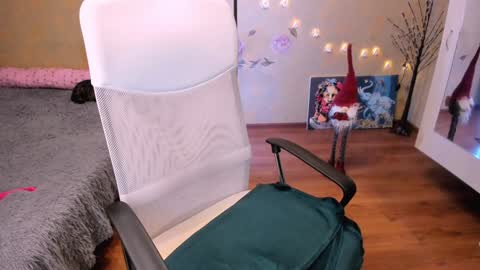 cat-girl online show from 01/03/25, 02:30