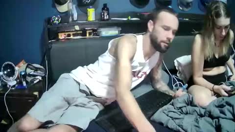 Snapshot of lovecoupleqc chatting on 11/24/25, 03:06 lovecoupleqc online show from 11/24/25, 03:06