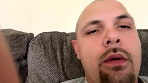 Snapshot of lovecurve_ chatting on 11/26/25, 09:27 lovecurve_ online show from 11/26/25, 09:27