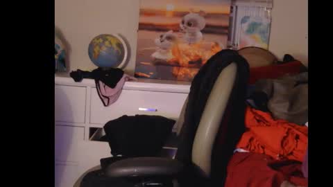 Ashley and Leon online show from 02/06/26, 04:17