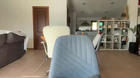 Loveisperfect online show from 10/18/25, 10:16