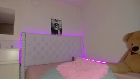 Snapshot of loveit_hermione chatting on 12/08/24, 05:18 Val online show from 12/08/24, 05:18