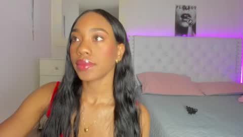 Snapshot of loveit_hermione chatting on 12/25/24, 02:14 Val online show from 12/25/24, 02:14