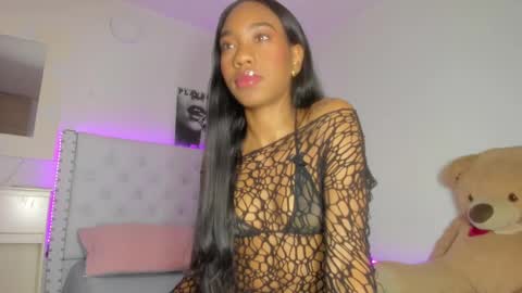 Snapshot of loveit_hermione chatting on 02/06/25, 04:10 Val online show from 02/06/25, 04:10