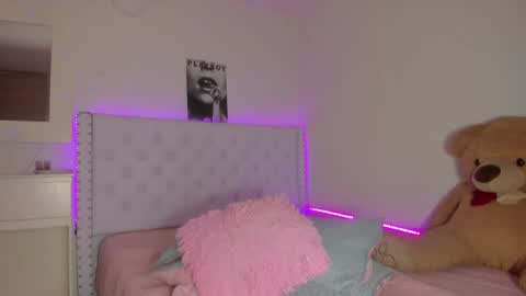 Snapshot of loveit_hermione chatting on 02/27/25, 06:40 Val online show from 02/27/25, 06:40