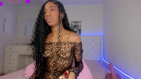 Snapshot of loveit_hermione chatting on 10/26/25, 10:25 Val online show from 10/26/25, 10:25