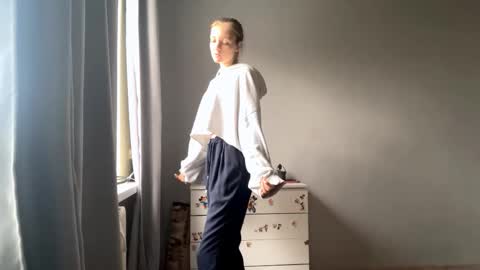 Ella online show from 10/10/25, 06:12