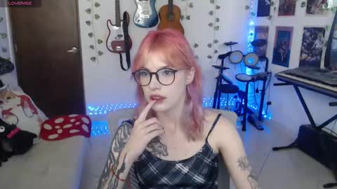 Cassie online show from 12/22/25, 06:49