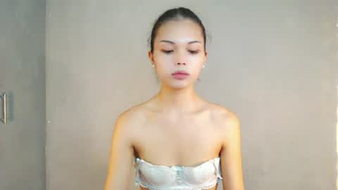 Snapshot of lovely_darlingx chatting on 06/15/26, 02:36 Precious . online show from 06/15/26, 02:36