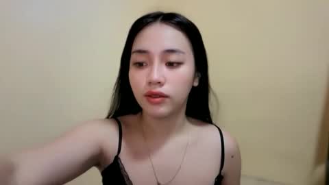 lovely_leah23 online show from 09/19/25, 02:13