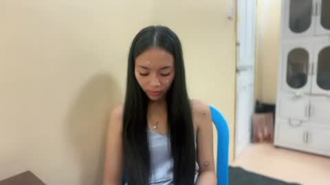 Snapshot of lovely_leah23 chatting on 07/18/26, 09:18 lovely_leah23 online show from 07/18/26, 09:18