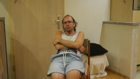 Lou online show from 09/09/25, 01:38