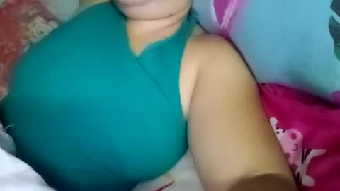 lovely_orchid online show from 01/06/25, 10:24