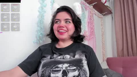 Snapshot of lovely_paris_01 chatting on 12/19/24, 04:34 Paris Rose online show from 12/19/24, 04:34