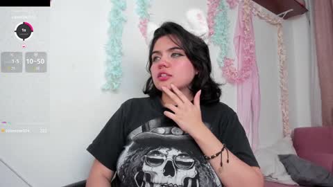 Snapshot of lovely_paris_01 chatting on 12/19/24, 07:40 Paris Rose online show from 12/19/24, 07:40