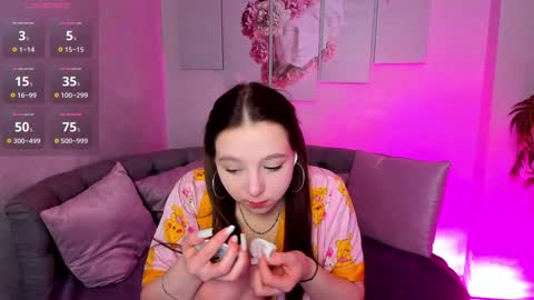 Snapshot of lovely_poppy chatting on 01/27/25, 04:52 Lolly online show from 01/27/25, 04:52