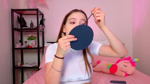 Snapshot of lovely_poppy chatting on 09/13/25, 01:38 Lolly online show from 09/13/25, 01:38