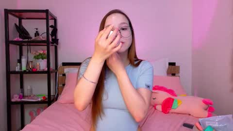 Snapshot of lovely_poppy chatting on 10/11/25, 01:27 Lolly online show from 10/11/25, 01:27