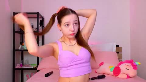 Snapshot of lovely_poppy chatting on 10/17/25, 01:31 Lolly online show from 10/17/25, 01:31