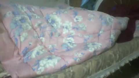 Snapshot of lovely_sweet_girl chatting on 12/31/24, 01:57 katrina follow me guys online show from 12/31/24, 01:57