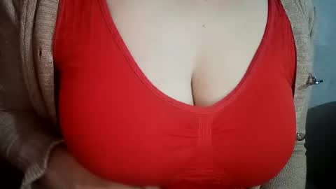 Snapshot of lovely_sweet_girl chatting on 02/04/25, 03:22 katrina follow me guys online show from 02/04/25, 03:22