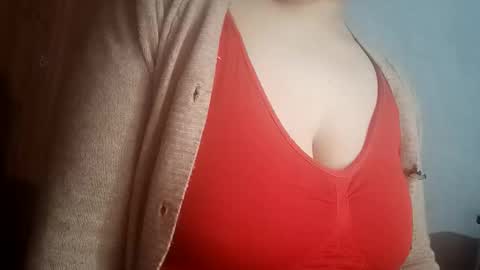 Snapshot of lovely_sweet_girl chatting on 02/10/25, 01:24 katrina follow me guys online show from 02/10/25, 01:24