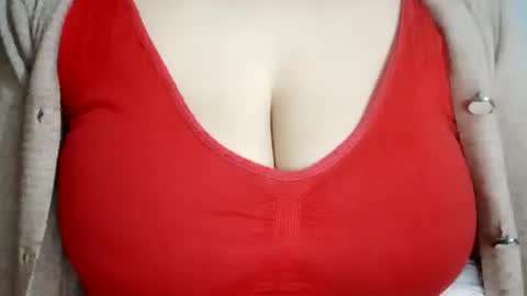 Snapshot of lovely_sweet_girl chatting on 03/05/25, 03:18 katrina follow me guys online show from 03/05/25, 03:18