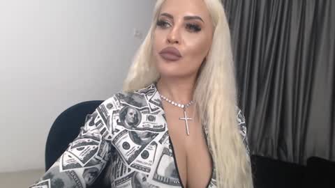 Snapshot of lovelyblondyxxx chatting on 01/18/25, 01:41 PrAllinXXXa online show from 01/18/25, 01:41