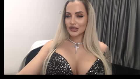 Snapshot of lovelyblondyxxx chatting on 02/14/25, 02:18 PrAllinXXXa online show from 02/14/25, 02:18