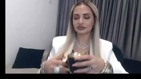 Snapshot of lovelyblondyxxx chatting on 02/18/25, 11:19 PrAllinXXXa online show from 02/18/25, 11:19
