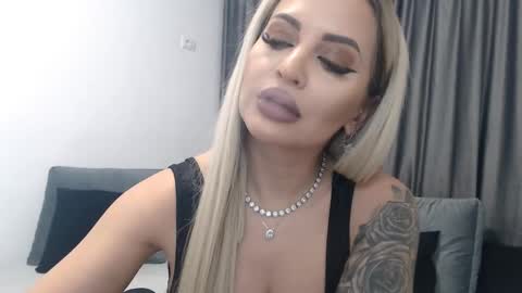 Snapshot of lovelyblondyxxx chatting on 03/11/25, 10:42 PrAllinXXXa online show from 03/11/25, 10:42