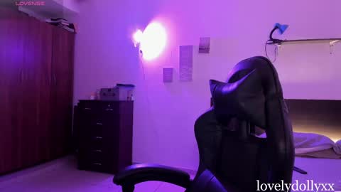 lovely   online show from 04/18/26, 07:07