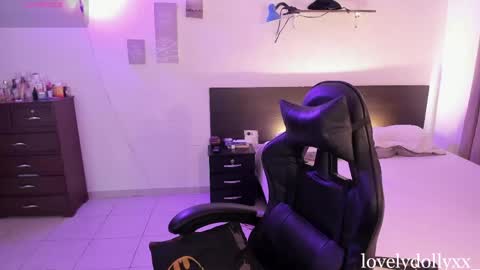 lovely   online show from 05/11/26, 12:22