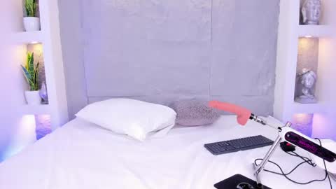 Lovely online show from 04/30/26, 05:19