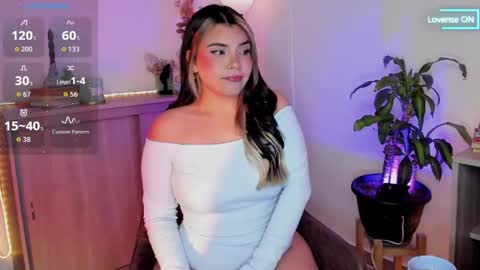 Snapshot of lovelygirl45 chatting on 05/06/26, 02:51 Valerie online show from 05/06/26, 02:51