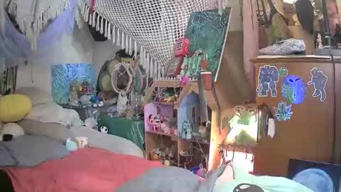 lala online show from 11/22/25, 08:24