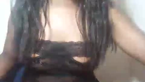 lovelylarra online show from 02/19/26, 07:04