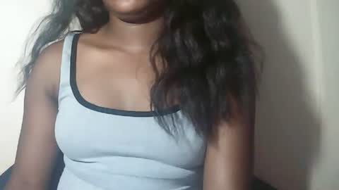 lovelylarra online show from 03/25/26, 07:58