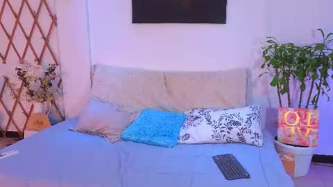 Snapshot of lovelymoon_ chatting on 06/18/26, 01:39 lovelymoon_ online show from 06/18/26, 01:39