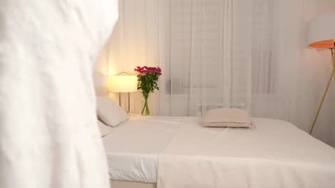 kim online show from 11/11/25, 01:44