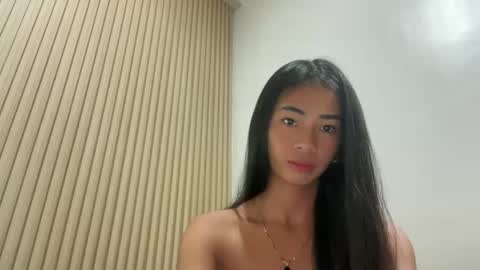 lovelyours_kishia online show from 04/04/26, 12:35