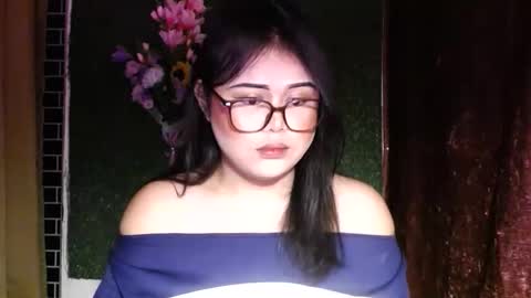 Snapshot of lovelypinaychubsx chatting on 12/19/25, 07:10 lovely online show from 12/19/25, 07:10