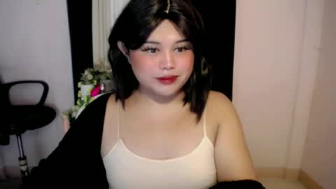 Snapshot of lovelypinaychubsx chatting on 06/21/26, 05:48 lovely online show from 06/21/26, 05:48