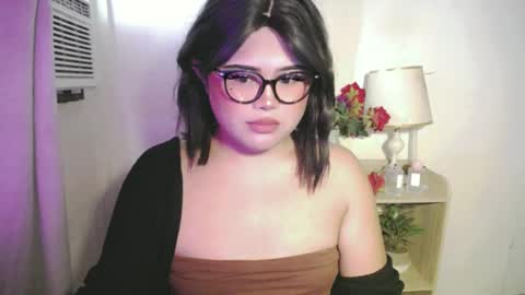 Snapshot of lovelypinaychubsx chatting on 06/24/26, 04:55 lovely online show from 06/24/26, 04:55