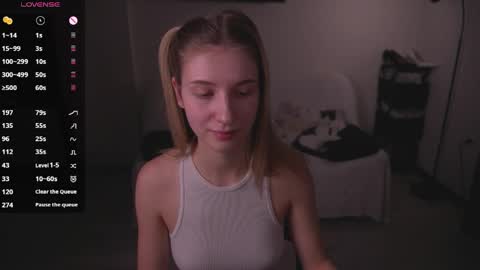 Snapshot of lovelyspacee chatting on 05/26/26, 02:57 Anna online show from 05/26/26, 02:57