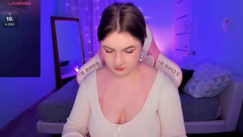 Julia  online show from 12/03/25, 08:23