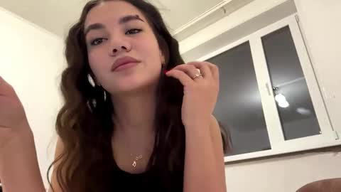 Snapshot of lovelyy_lovely chatting on 11/29/25, 04:10 Kalie online show from 11/29/25, 04:10